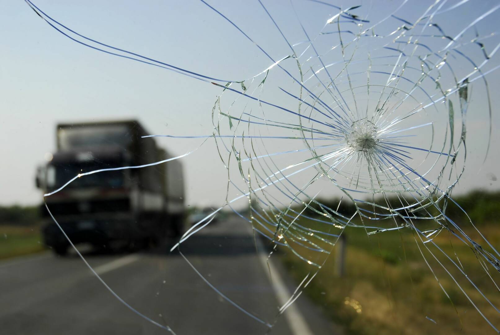 Dinges Auto Glass logo