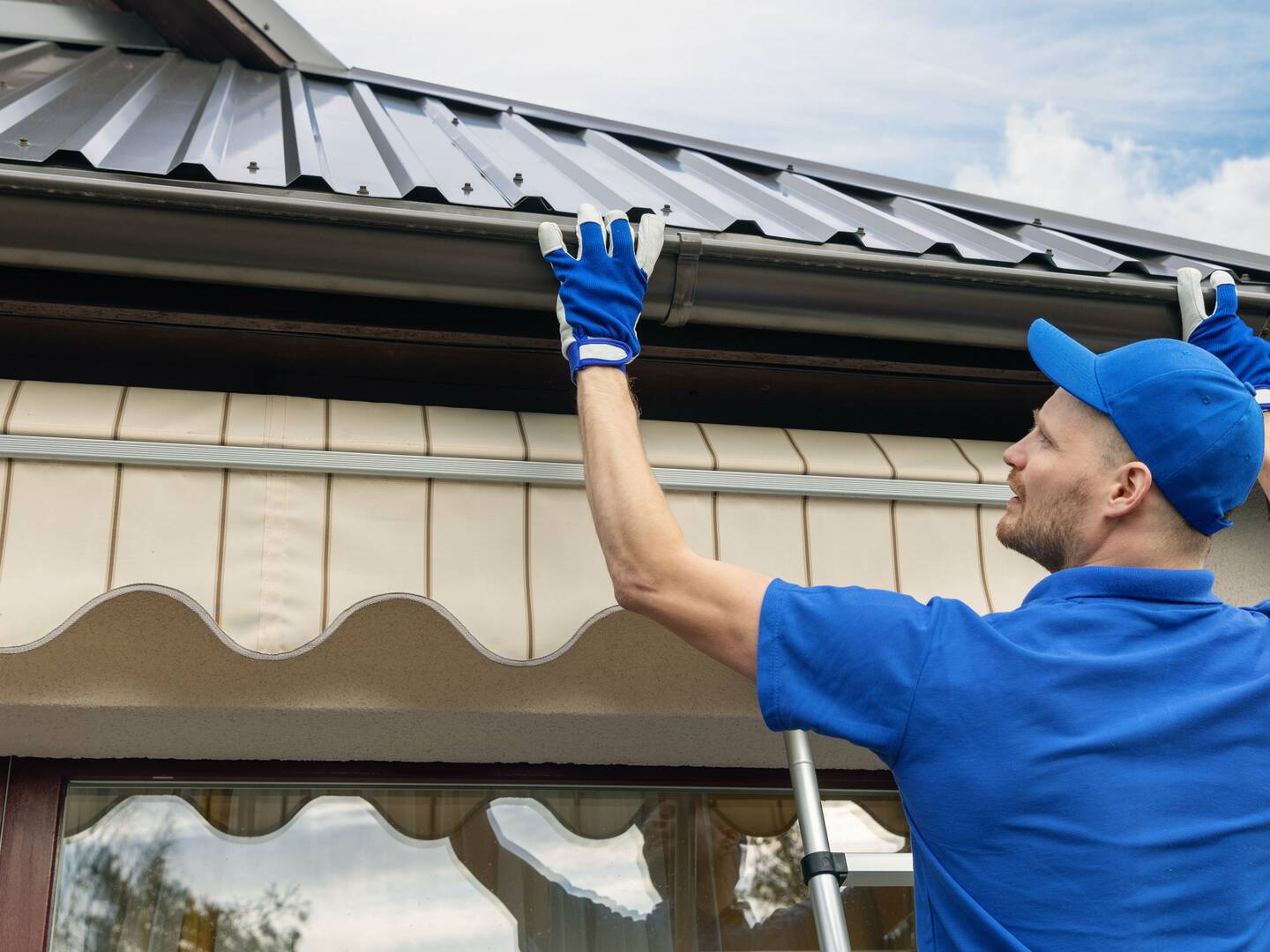 Fury Roofing logo